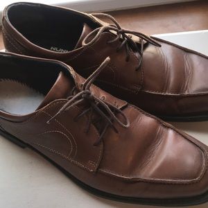 Men’s brown lace up shoes